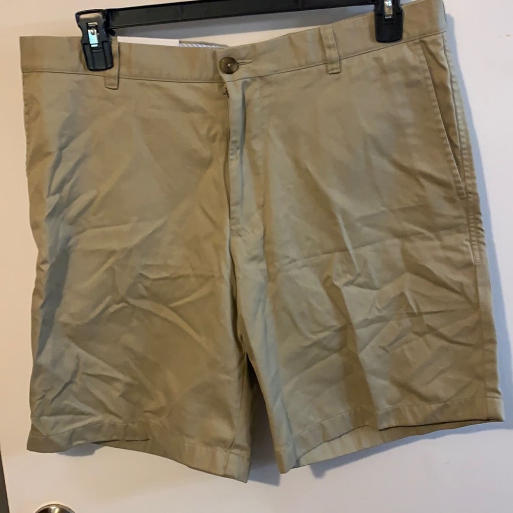 Men’s khaki shorts